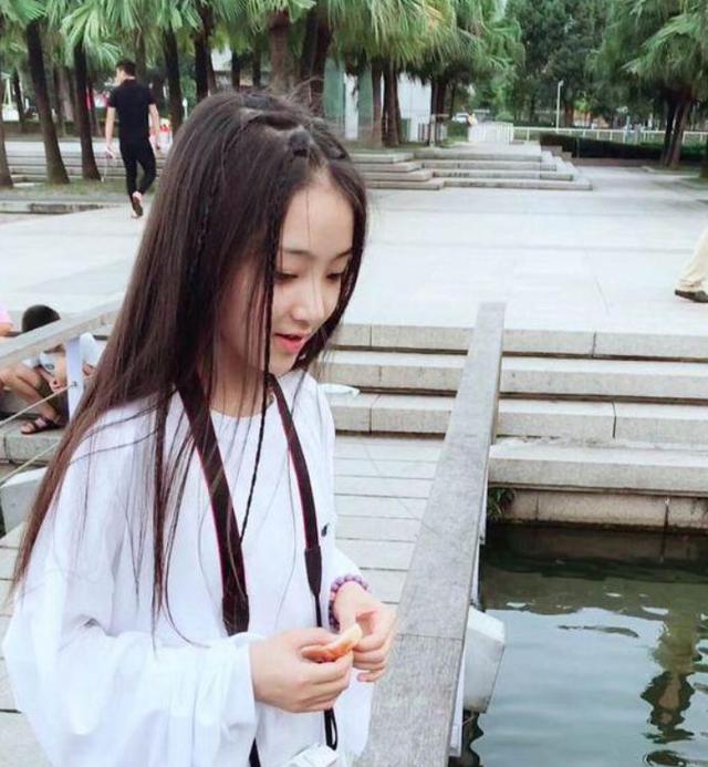 网红脸|14岁白娘子发育成“网红脸”？尖下巴，蛇精脸，网友：可惜了