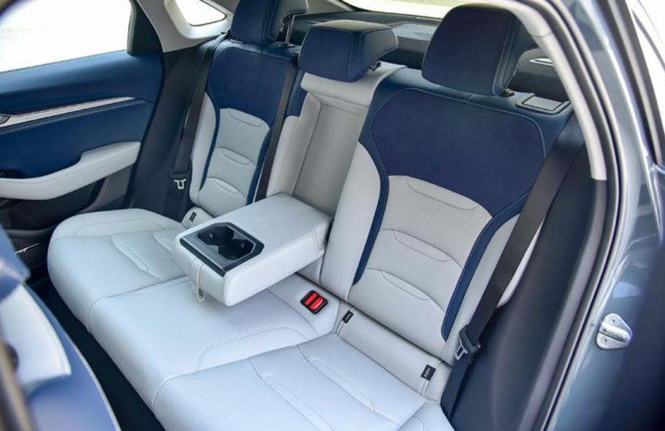 吉利preface|比缤瑞更高级的吉利轿车，博瑞没它漂亮，沃尔沃动力，竞争思域？