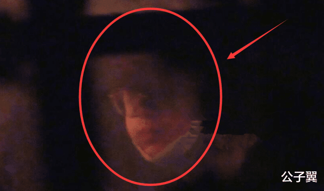 肖战▲肖战神情憔悴吃韩餐,道歉后首露面,白衣女生紧随其后匆匆离开