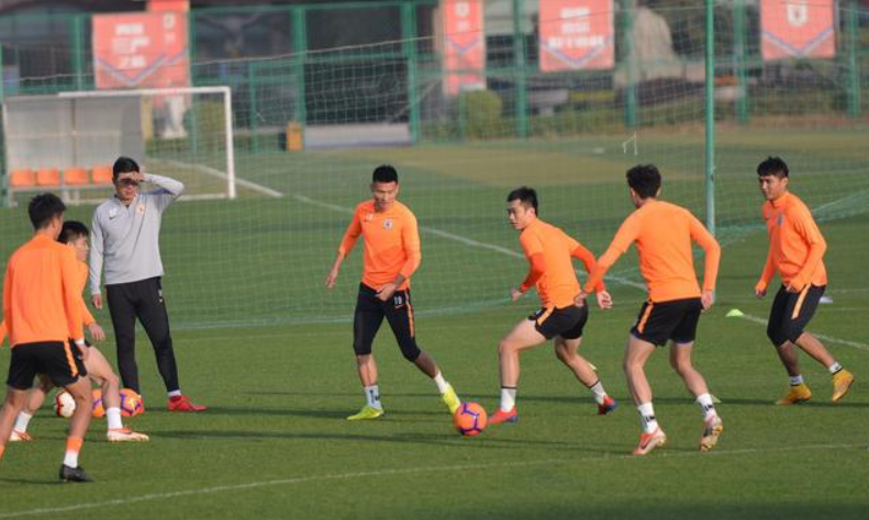 「山东鲁能」时隔57天！李霄鹏又做新决定，鲁能4人离队热身赛时间敲定