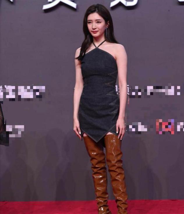 江疏影|“顾佳”疑似抢C位?江疏影全程黑脸显不满,意外被毛晓彤圈粉