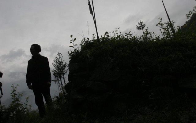 墨语笙歌|当初那位背儿子遗体，徒步25公里背儿回家的父亲，后来咋样了