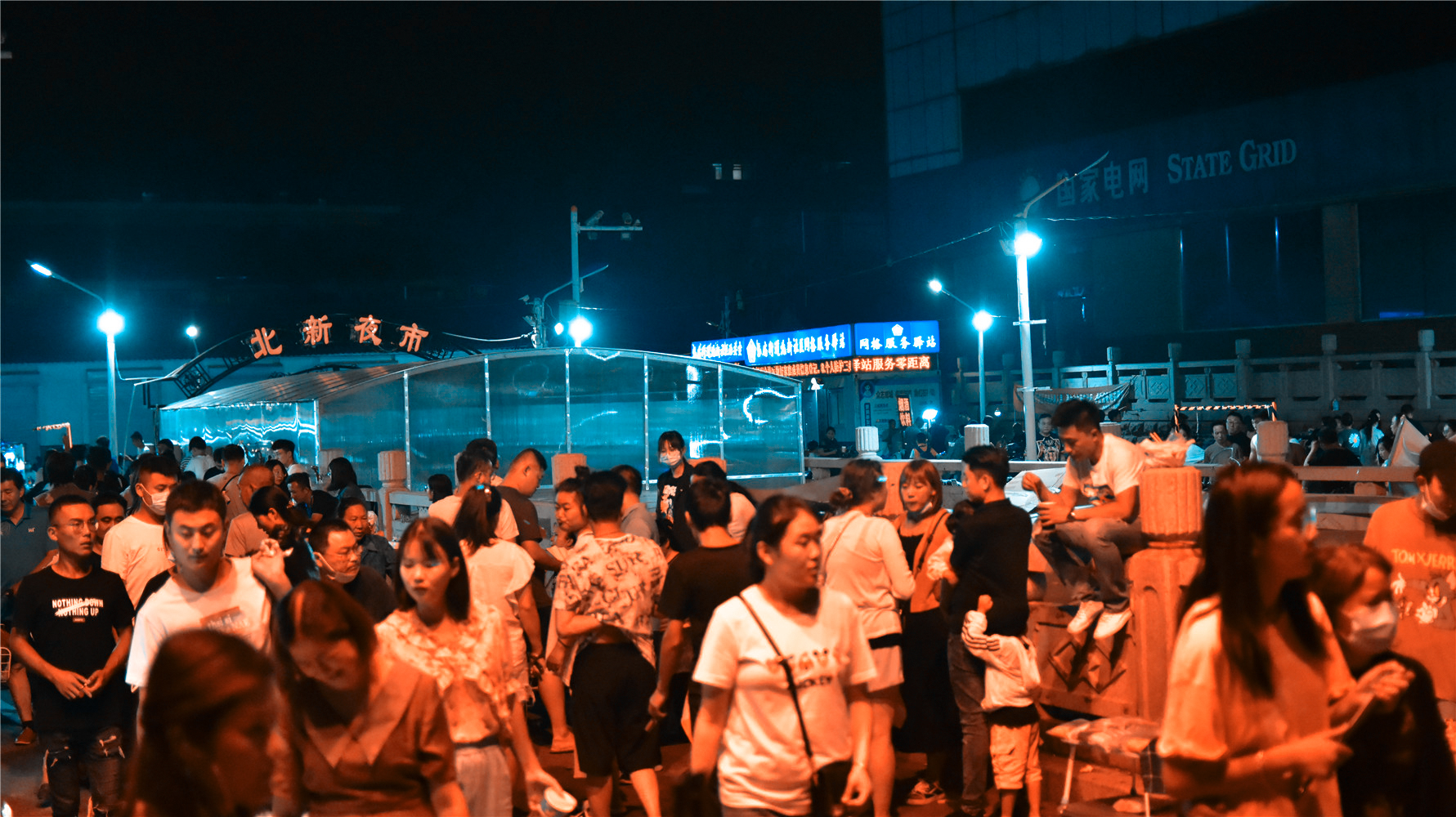 『泰安』泰安夜市人挤人，奈何桥的孟婆汤成了打卡地！