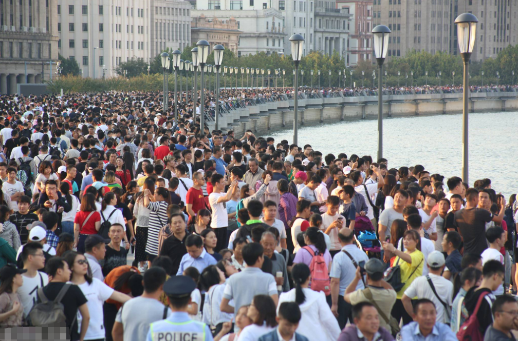 「」假如中国人口减半，从“14亿”变成“7亿”后，会有什么后果呢？