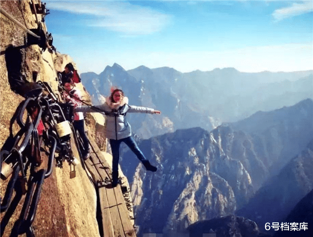 「长空栈道」因太危险被关14年，今再次开放受人追捧，进去必须签“生死状”