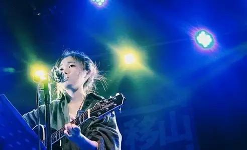 【人物设定】歌手界独一无二的“女流氓”,花粥