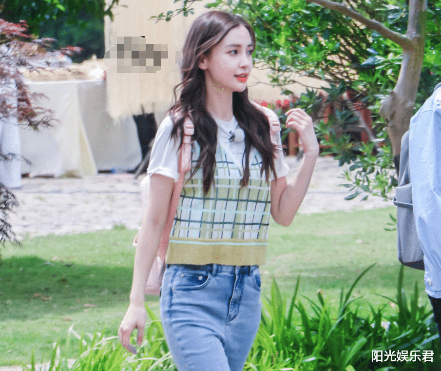 [Angelababy]杨颖穿皮裤录节目，当镜头在腰部放大十倍后，这才是３岁孩子的妈