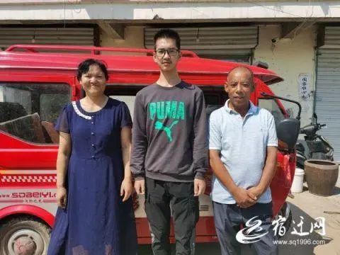 清华大学|沭阳那个考上清华大学的男生丁淼，昨天坐三轮车去上学了！