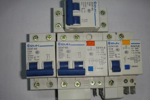 『』家里装漏电开关还是空气开关？看完才明白，可惜知道晚了！