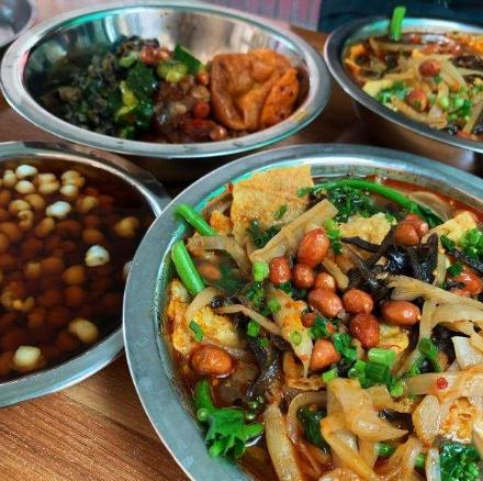 螺蛳粉|最任性螺蛳粉店，每天只卖100碗，周末从不开业，外地人：太正宗了