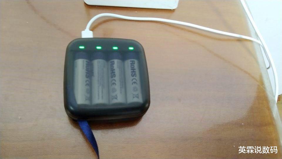 电池|熊孩子玩具电池不怕没电了！XTAR ET4S充电器之体验