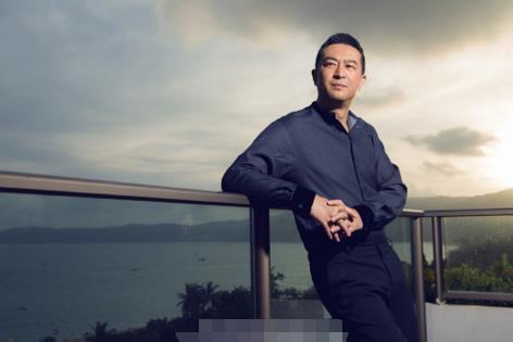 靳东|继靳东，雷佳音，张嘉译之后，又一位大器晚成的中年大叔霸屏