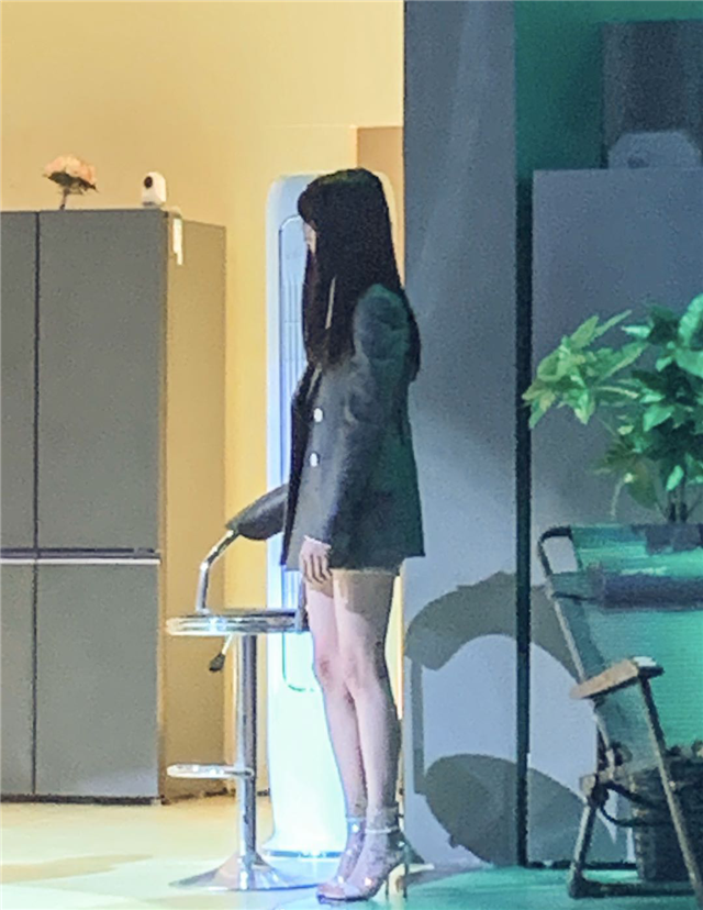 郑爽：郑爽变胖重回颜值巅峰，白皙大长腿让人眼前一样，生图颜值依然耐看