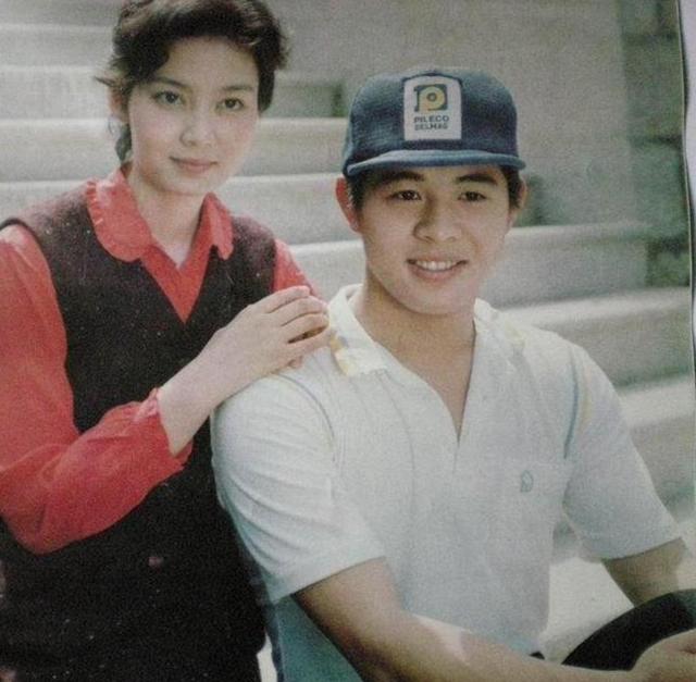 成龙▲指责李连杰、赵本山抛弃妻子，取笑成龙，网红男想出名想疯了！