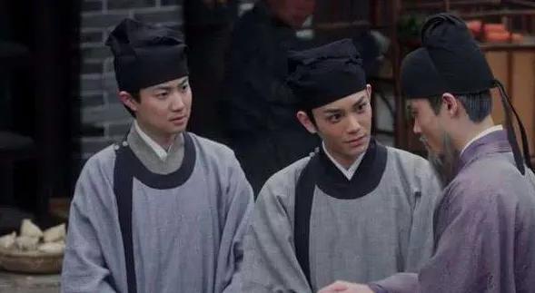 滤镜■《陈芊芊》男主滤镜碎裂,直播暴露真实颜值,被网友调侃像野人