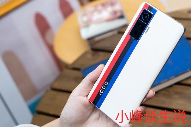 iqoo|妹妹是颜值党，最近问我什么手机辨识度高，求推荐？