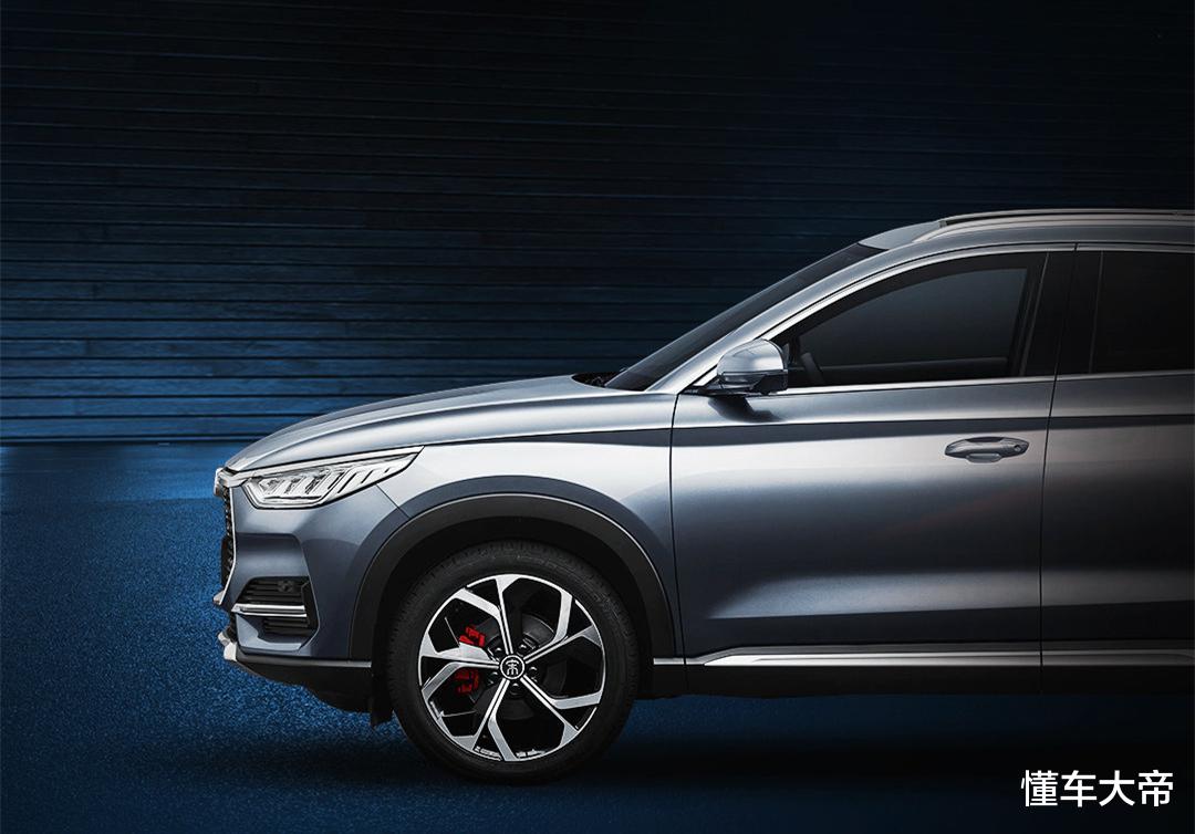 【比亚迪】比亚迪宋plus正式命名，实车已曝光，10万级别中级SUV颜值不输唐