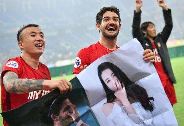 中超|重磅！曝冠军队敲定中超30球神锋，打造疯狂六重奏3外援或全离队