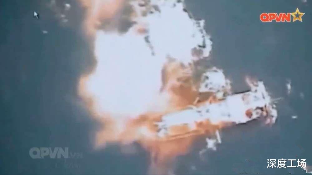 #潜艇#南海深处导弹急速冲出海面,命中百公里外军舰:爆炸引发巨大火球