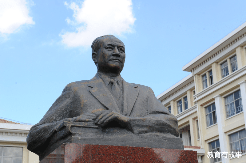 「上海市」我国最低调的学院，高考在本二录取，很多专业分数线却超过600分