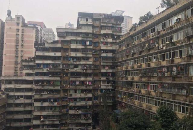 旅游景点|我国最奇葩的小区，高24层却未安装电梯，住户竟毫无怨言