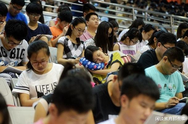 []大学不建议报考的4大专业，前几年有多“抢手”，如今就有多落寞