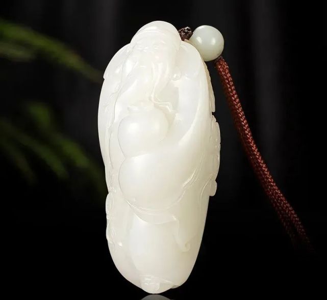 玉籽料|玉饰良缘丨买和田玉必懂的8句“黑话”