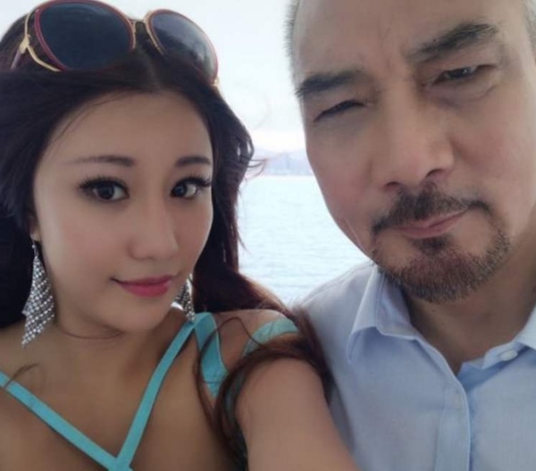 徐少强|拼酒“喝死”古龙，未婚先搞大雪梨肚子，徐少强又收割百位网红？