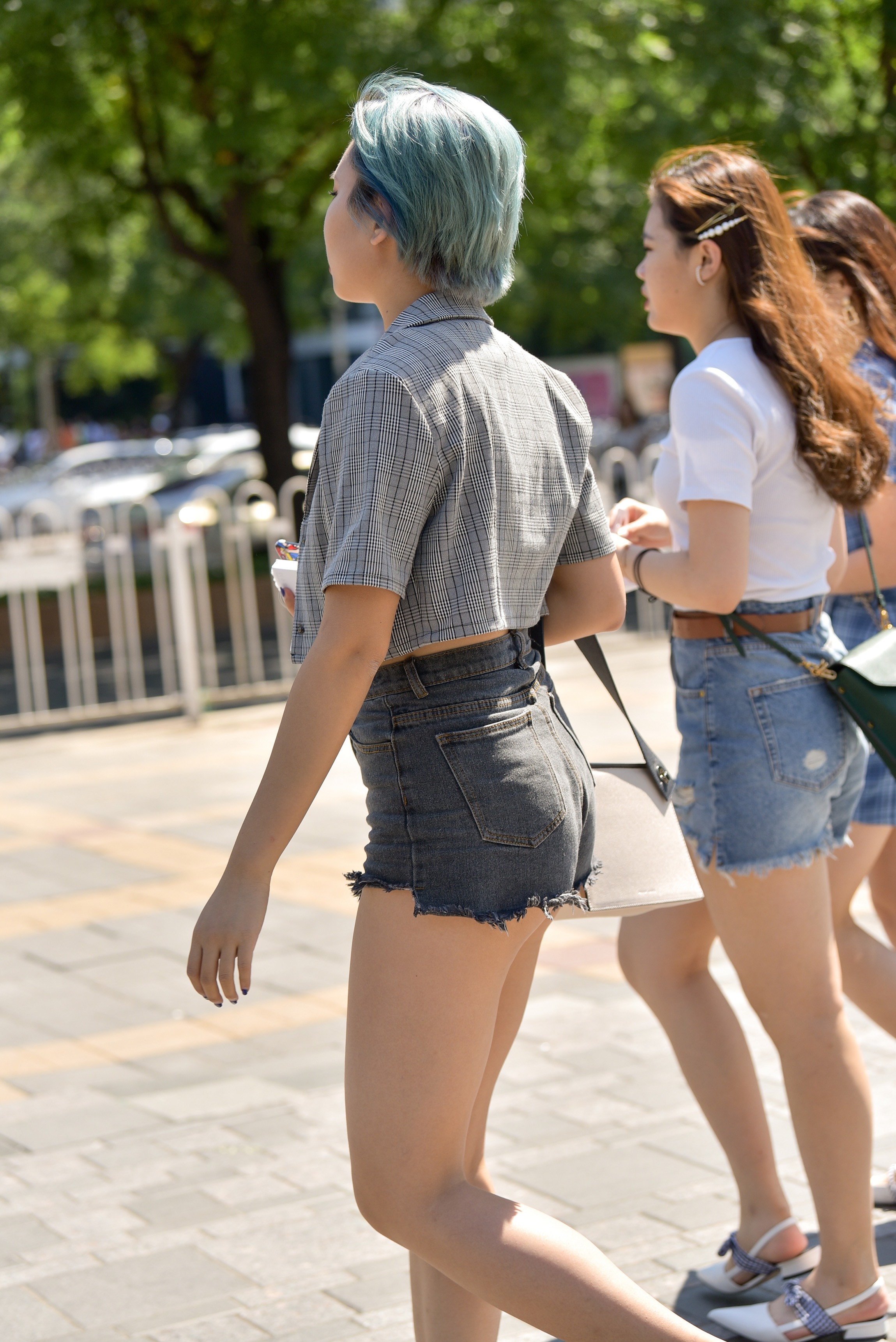 「短发」95后学妹个性足，一头短发照样展现她的独一无二