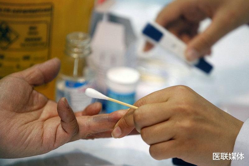 【低血糖】低血糖的标准是什么？身体出现这3种不适，多是低血糖“作乱”