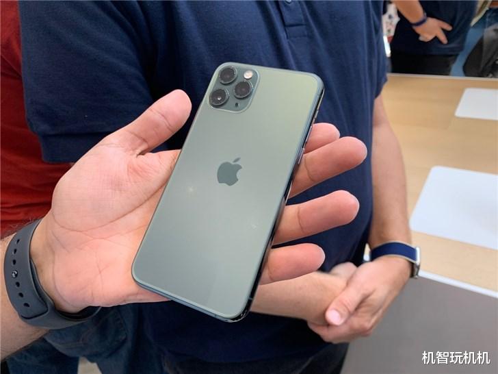 iPhone|iPhone信号差,电池小,无高刷屏,价格凭什么还卖这么贵?