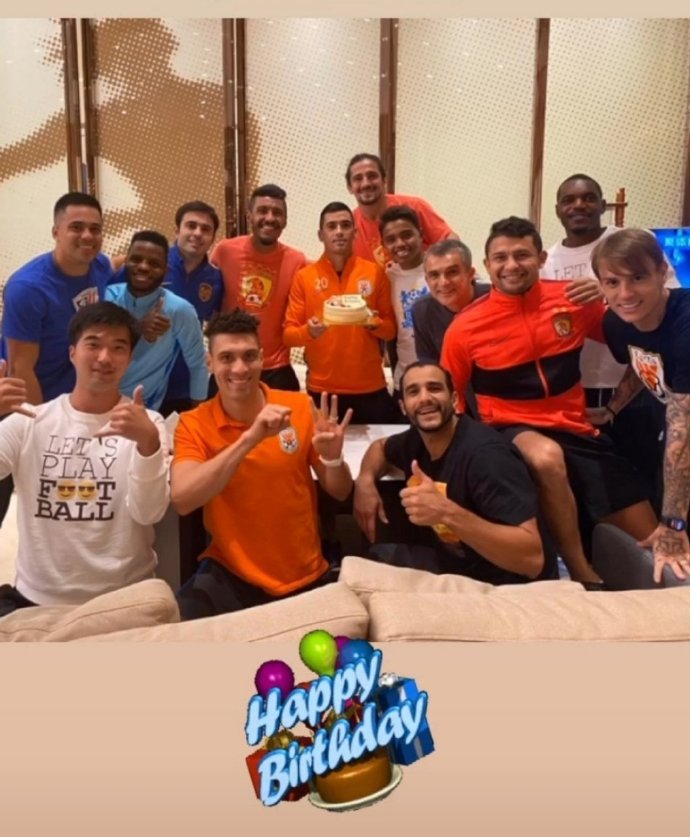 格德斯|巴西帮齐聚为莱昂庆生！德尔加多失落现身，格德斯发量向塔神看齐