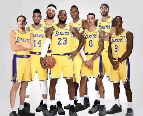 库兹马|官宣！正式达成协议！湖人或交易库兹马，火箭迎来双一阵内线？