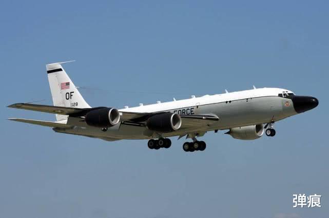 「美军」挑衅过于嚣张！美军侦察机连续绕飞基地三圈，俄司令果断下令开火