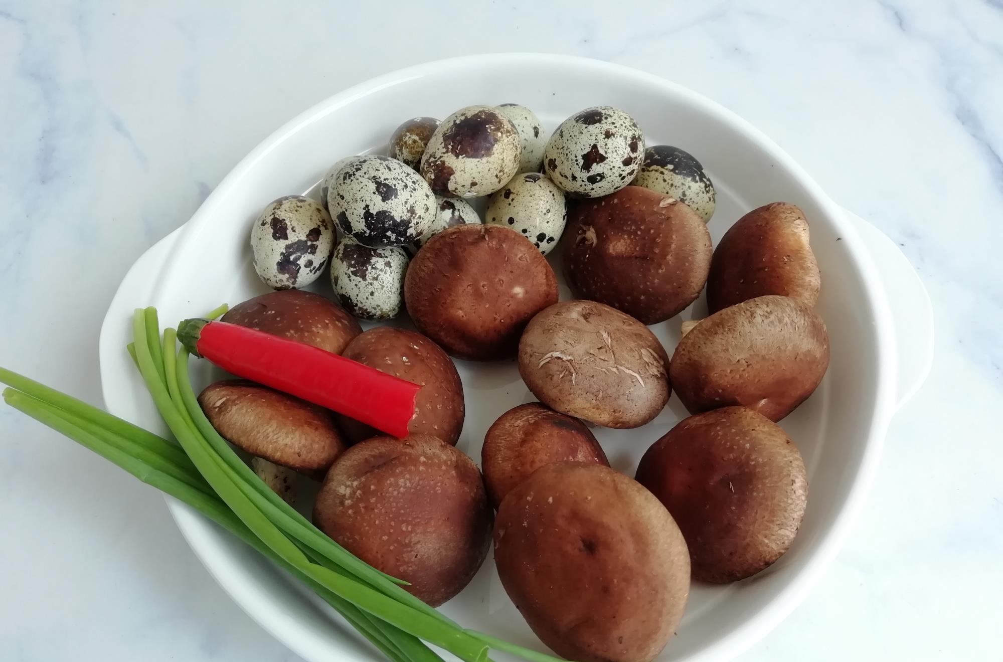 #鹌鹑蛋#天热了，孩子最馋这菜，蒸一蒸8分钟上桌，特鲜美，做一盘吃精光