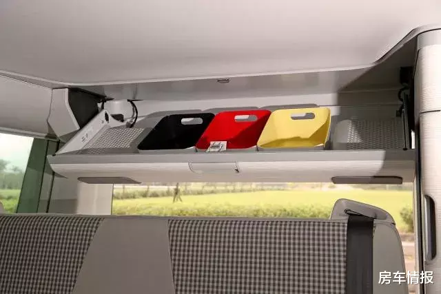 「房车」国内十分少见的大众升顶房车，上下两张床能住4人，带4驱油耗10L
