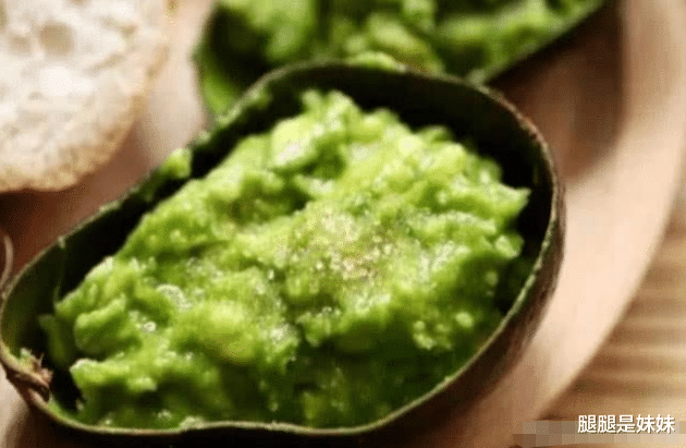 『水果』水果界最大的骗局，难吃还没营养，产量明明很大却卖几十元一颗