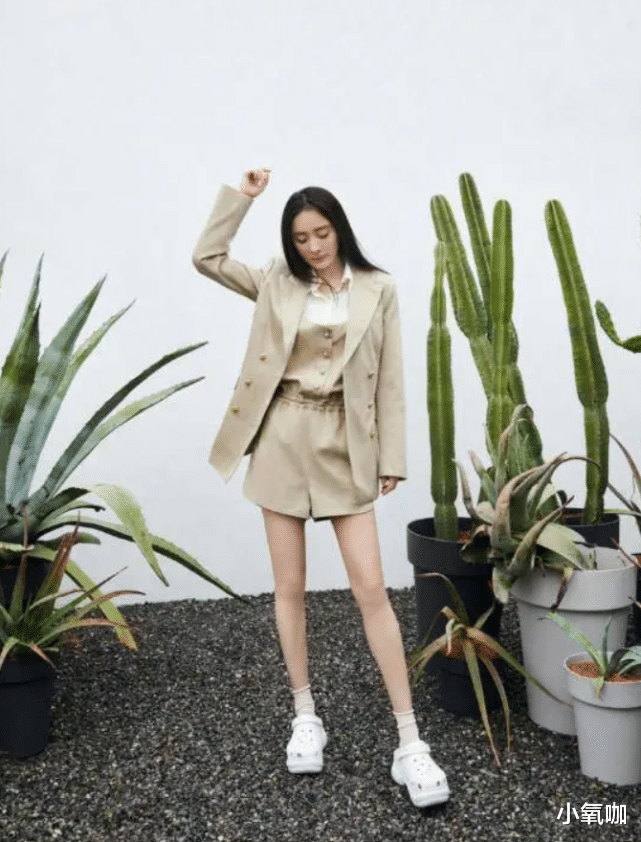 「杨幂」杨幂未修生图暴露真容，离开十级美颜和精修，满眼皱纹像极了阿姨