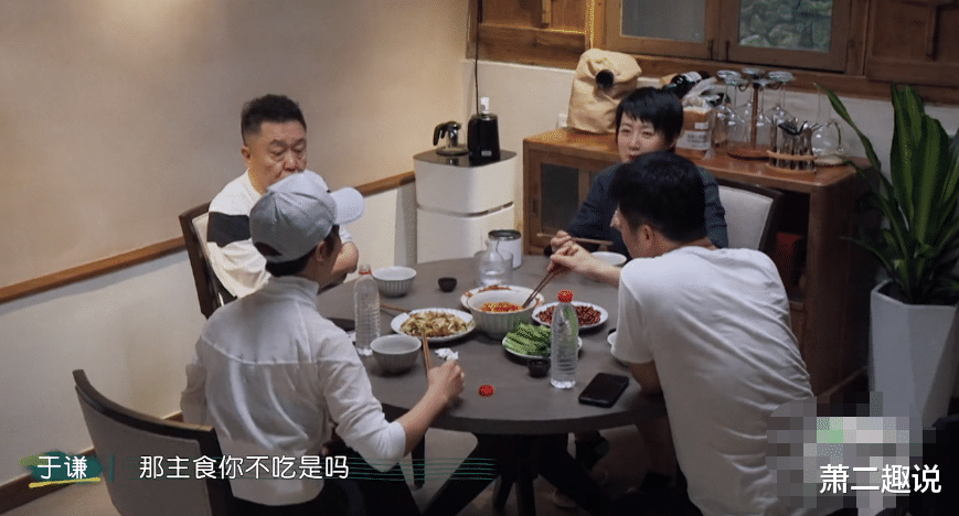 谢楠|谢楠跟着吴京秀恩爱，两餐都粒米不沾，小鸟胃折射女星的真实饭量