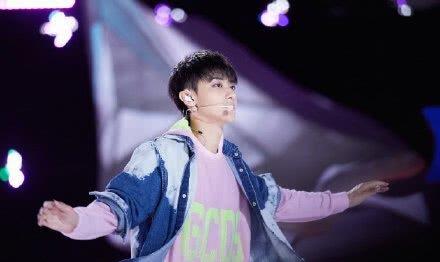 黄子韬@蔡徐坤和黄子韬对待选手风格迥异：脾气与实力成正比