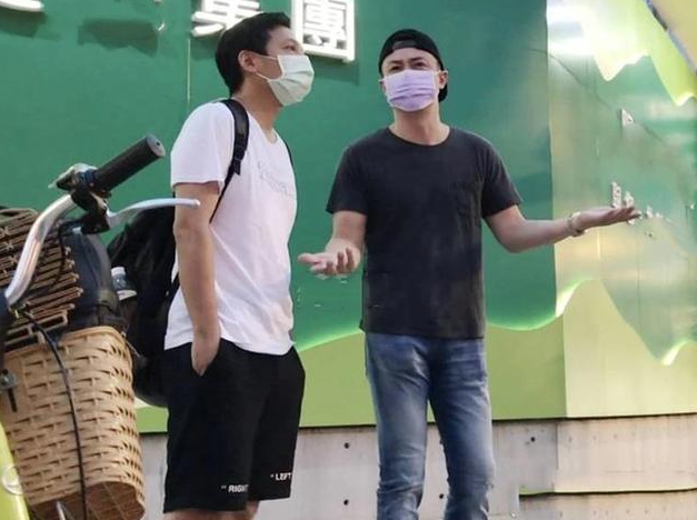 霍建华|霍建华开40万豪车与经纪人出行，有说有笑，林心如不再干涉了？