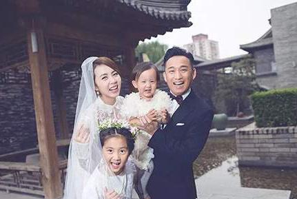 黄磊|他与音乐才女“纠缠”多年，转身娶自己学生为妻，却被同学晒出亲密照