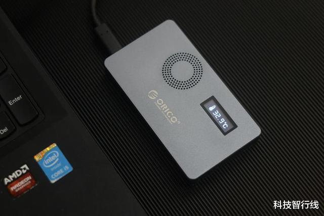 |移动硬盘盒增加了主动散热和温度数显,散热效果看得见