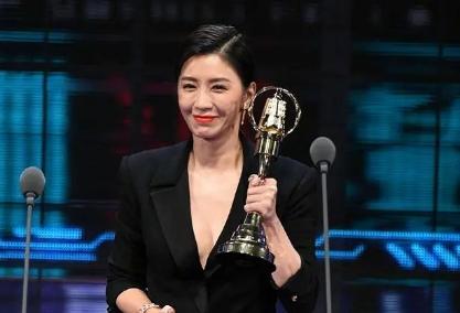 贾静雯|18岁拔掉父亲呼吸机,两次未婚先孕,如今的她怎么样了?