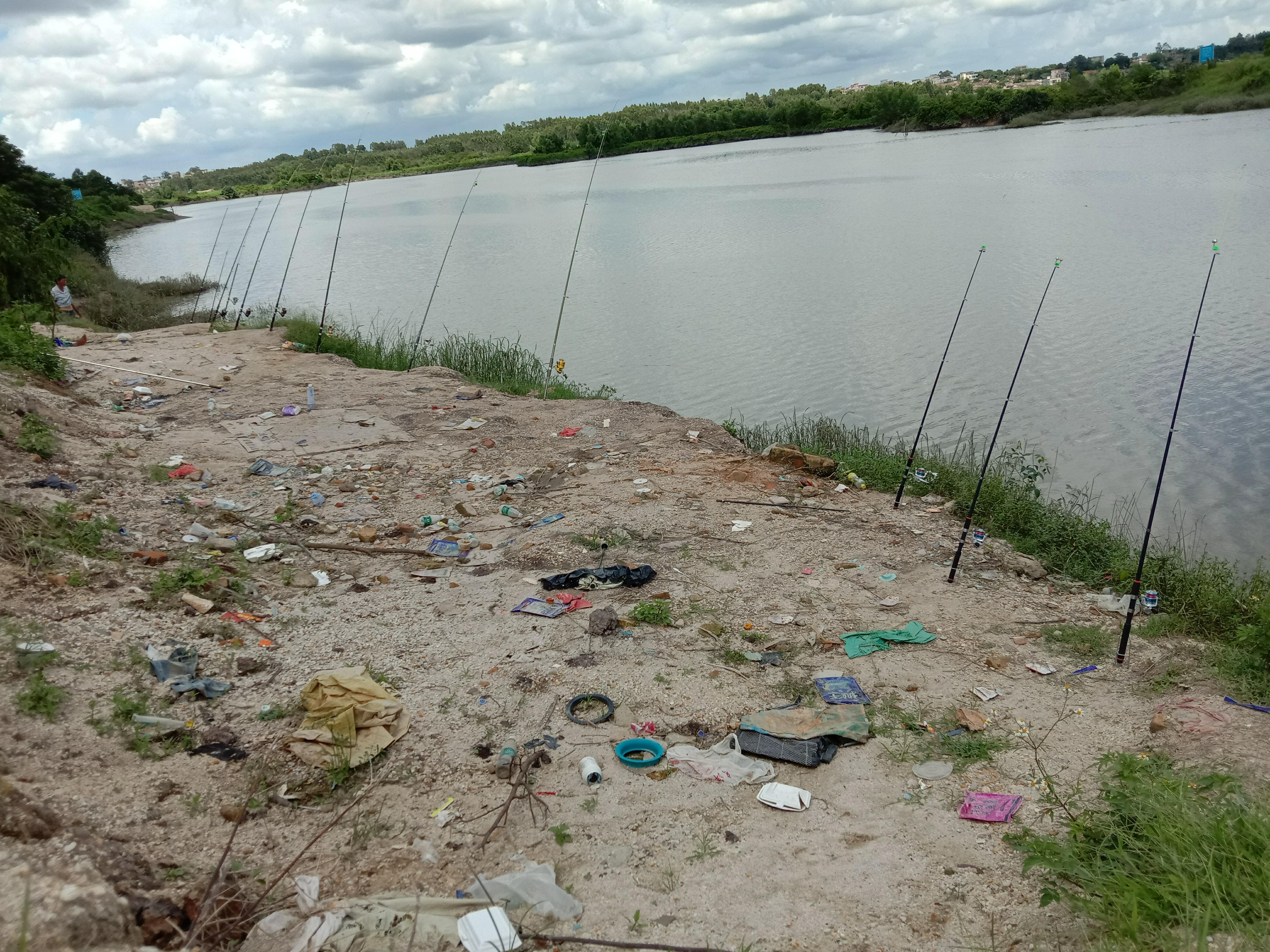 |数学老师每天坚持钓鱼3小时，知道原因后小伙感动了