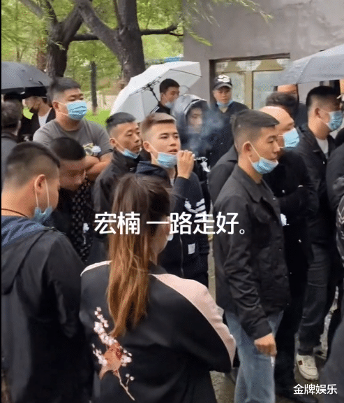 长春|著名网红宏楠钓鱼时不幸离世，几十位网络大咖去长春送他最后一程