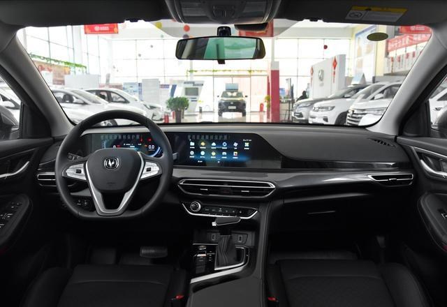 长安逸动|国产家轿颜值王，1.4T油耗仅6升，比思域还凌厉，落地8万真霸气