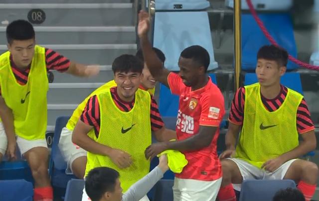 广州恒大|韦世豪之后，又1恒大本土球员被骂醒！卡纳瓦罗这招还挺管用