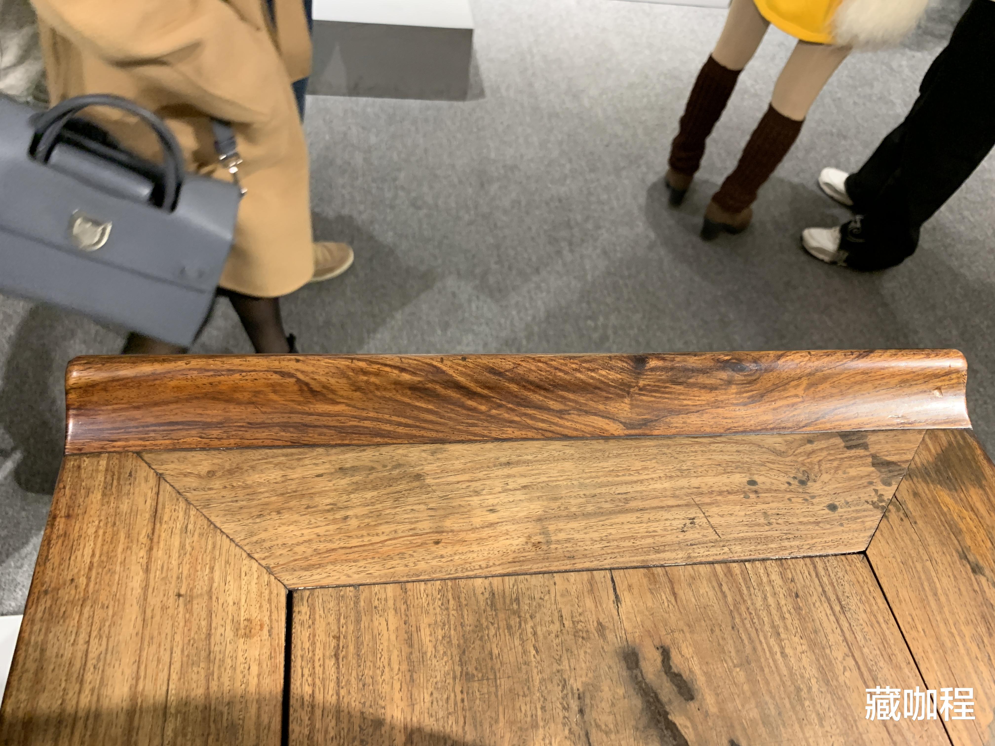 翡翠|翘头或曾修配，明黄花梨夹头榫案368万成交