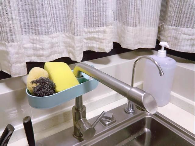 相比国内的,日本水槽上的小设计,让水槽好用好几倍